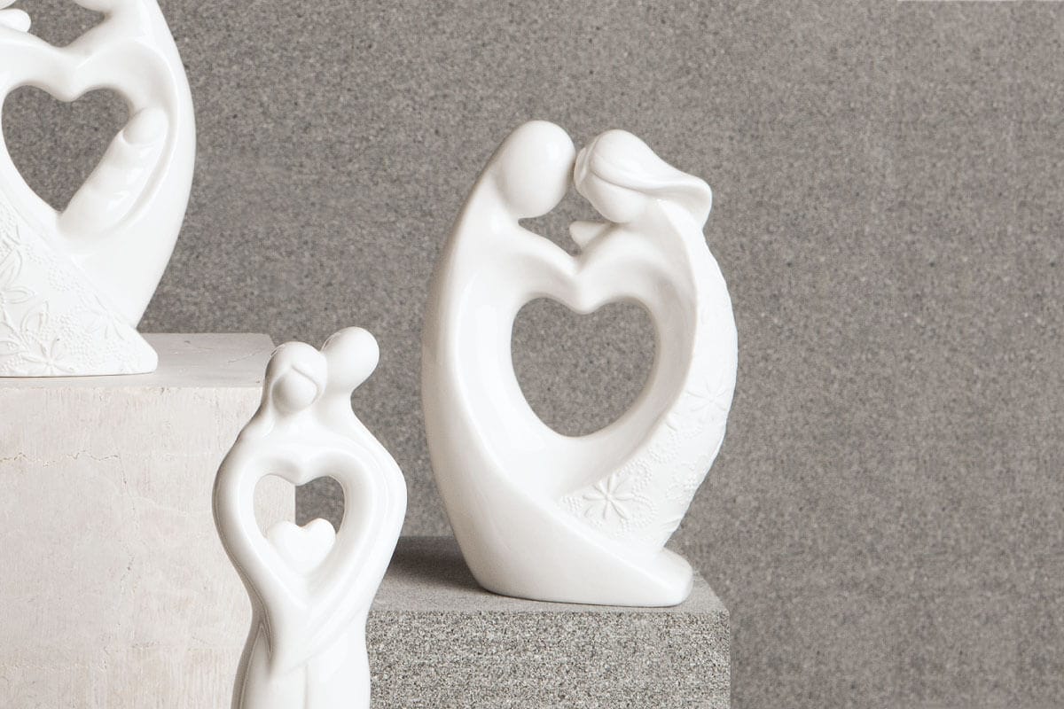 Bomboniera-statua-cuore-bianca-coppia-sposi